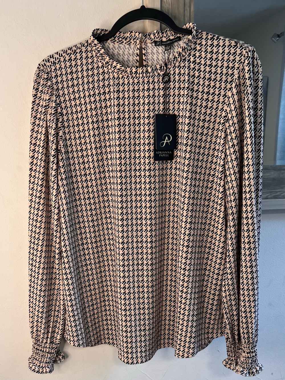 Adrianna Papell Black & Beige Houndstooth Long-Sleeve Blouse